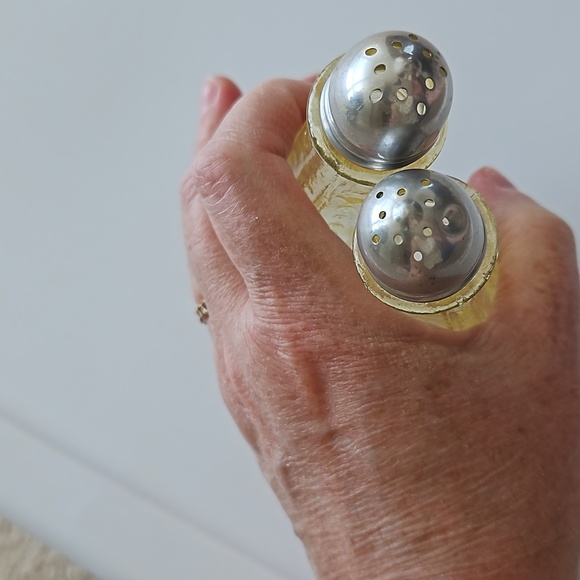 Vintage "Princess" Pattern Salt and Pepper Shakers Depression Glass - Picture 4 of 10